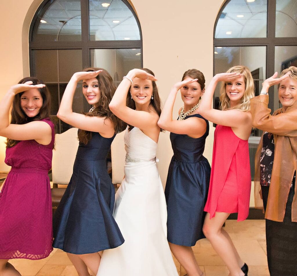 Delta gamma alumnae at wedding